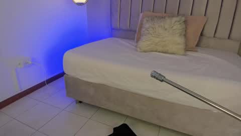 Snapshot of emmarousell chatting on 10-10-25, 08:08 Emily online show from 10-10-25, 08:08