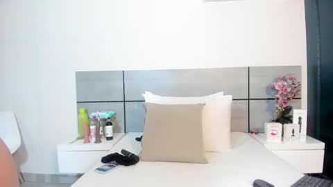 Snapshot of emmasmithh2 chatting on 01-14-26, 02:50 Emma online show from 01-14-26, 02:50