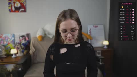 Snapshot of emmatiny chatting on 10-11-25, 04:22 Mia online show from 10-11-25, 04:22