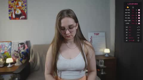 Snapshot of emmatiny chatting on 10-25-25, 03:18 Mia online show from 10-25-25, 03:18