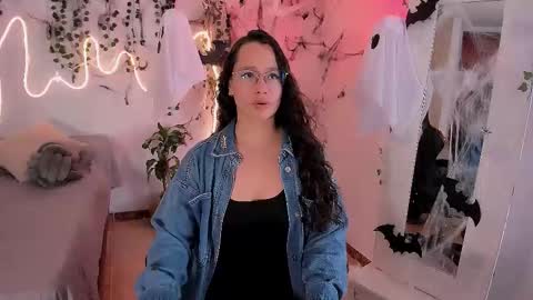 Emma Torres online show from 10-22-25, 03:45