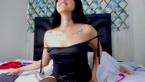 Snapshot of emmawillliams chatting on 04-26-26, 01:31 Emma online show from 04-26-26, 01:31