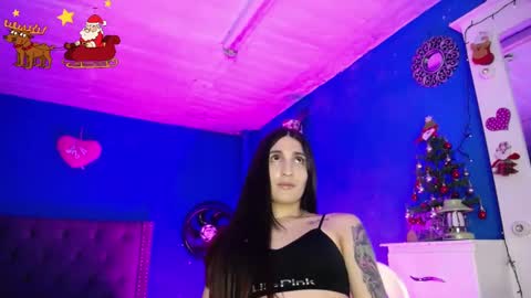 Snapshot of emmaxx7 chatting on 12-16-24, 11:07 Emma online show from 12-16-24, 11:07