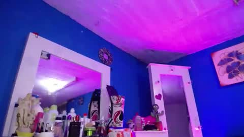 Snapshot of emmaxx7 chatting on 11-21-25, 02:49 Emma online show from 11-21-25, 02:49