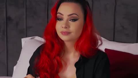 Snapshot of emmelyn_ chatting on 11-21-25, 05:50 Emm online show from 11-21-25, 05:50