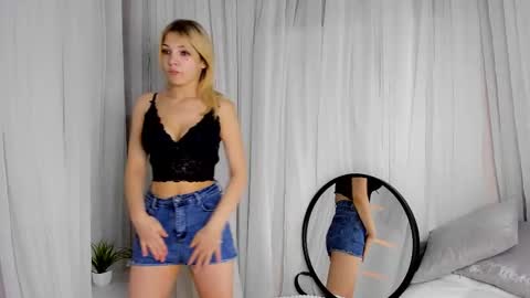 Snapshot of emmeralda_ chatting on 12-02-24, 01:58 Sonya online show from 12-02-24, 01:58