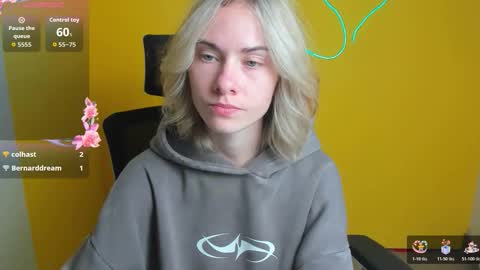 Emmi online show from 10-22-25, 05:52