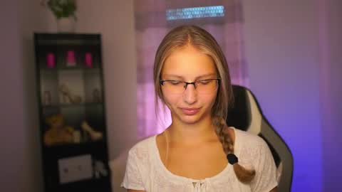 Snapshot of emmie_murray chatting on 09-28-25, 12:54 Emmie online show from 09-28-25, 12:54