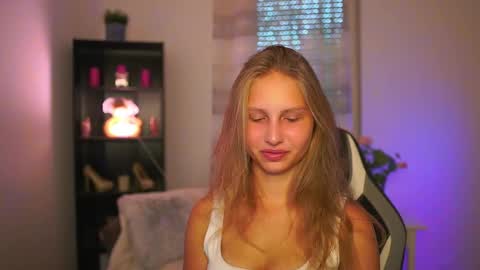 Snapshot of emmie_murray chatting on 10-09-25, 01:09 Emmie online show from 10-09-25, 01:09