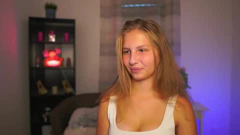 Snapshot of emmie_murray chatting on 10-31-25, 02:07 Emmie online show from 10-31-25, 02:07