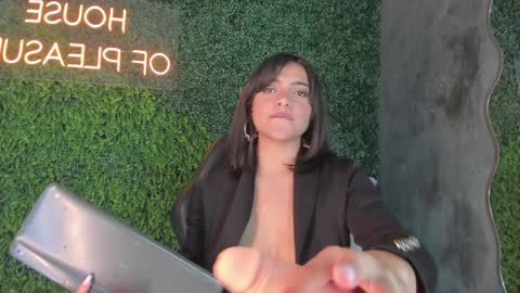 Emmiily online show from 01-23-25, 02:02