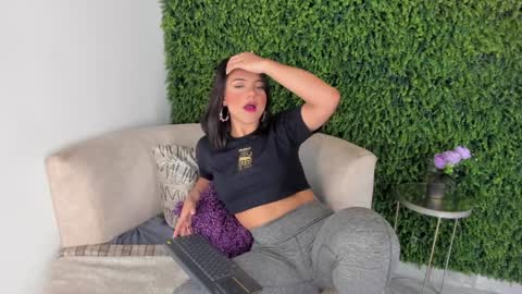 Emmiily online show from 02-02-25, 07:35