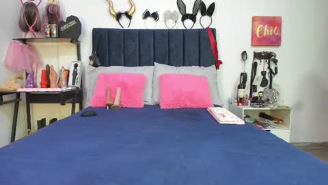 Snapshot of emmily_giraldo chatting on 06-26-26, 12:42 online show from 06-26-26, 12:42