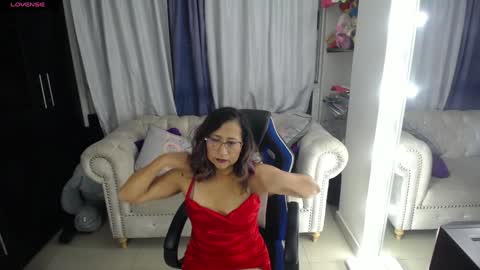 Snapshot of emmilychevalier chatting on 12-18-24, 02:10 Emmily online show from 12-18-24, 02:10
