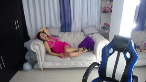 Snapshot of emmilychevalier chatting on 12-20-24, 12:52 Emmily online show from 12-20-24, 12:52