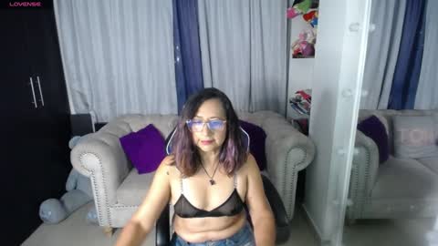 Snapshot of emmilychevalier chatting on 01-04-25, 12:59 Emmily online show from 01-04-25, 12:59