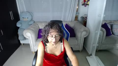 Snapshot of emmilychevalier chatting on 02-06-25, 12:00 Emmily online show from 02-06-25, 12:00