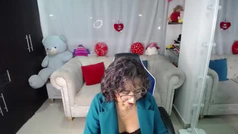 Snapshot of emmilychevalier chatting on 02-20-25, 11:54 Emmily online show from 02-20-25, 11:54