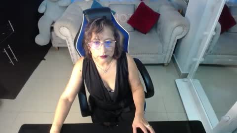 Snapshot of emmilychevalier chatting on 03-06-25, 11:20 Emmily online show from 03-06-25, 11:20