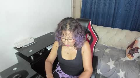 Snapshot of emmilychevalier chatting on 10-17-25, 02:59 Emmily online show from 10-17-25, 02:59