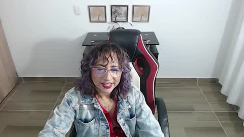 Snapshot of emmilychevalier chatting on 11-29-25, 05:43 Emmily online show from 11-29-25, 05:43