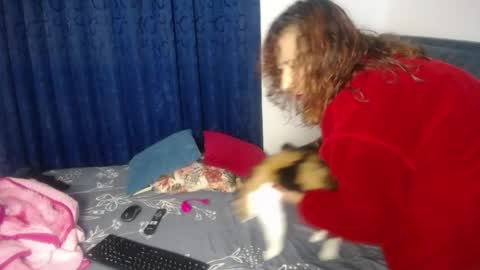 Snapshot of emmilychevalier chatting on 06-07-26, 05:44 Emmily online show from 06-07-26, 05:44