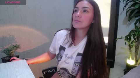 Snapshot of emmilysmith1 chatting on 01-18-25, 10:49 Emmily online show from 01-18-25, 10:49