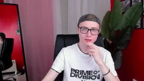 Snapshot of emmit_barker chatting on 06-24-26, 03:44 Emmit online show from 06-24-26, 03:44
