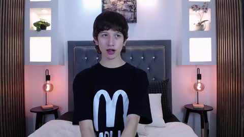 Snapshot of emmo_boy chatting on 03-04-26, 08:26 SERGIO online show from 03-04-26, 08:26