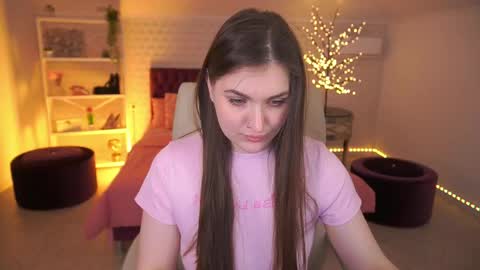 Snapshot of emmycharm chatting on 04-21-26, 05:58 E M M Y online show from 04-21-26, 05:58