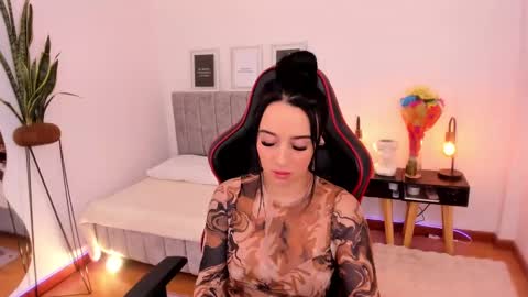 Snapshot of emmyevans1 chatting on 03-07-25, 08:22 Emmy Evans online show from 03-07-25, 08:22