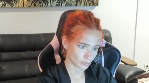 Snapshot of emmyfoxxofficial chatting on 04-05-26, 07:11 Emmylie online show from 04-05-26, 07:11