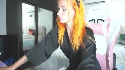 Snapshot of emmyfoxxofficial chatting on 04-13-26, 08:09 Emmylie online show from 04-13-26, 08:09