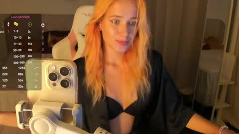 Snapshot of emmyfoxxofficial chatting on 04-26-26, 06:27 Emmylie online show from 04-26-26, 06:27