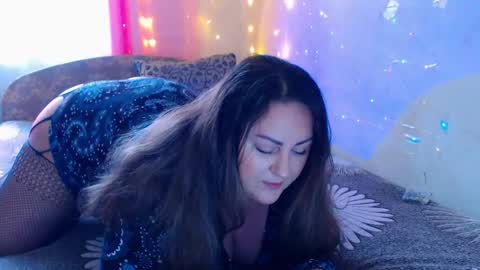 Snapshot of emmyxotty chatting on 12-28-24, 08:37 Emmy online show from 12-28-24, 08:37