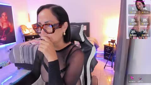 Snapshot of emperatrizmilf chatting on 11-23-25, 06:35 Emperatriz online show from 11-23-25, 06:35