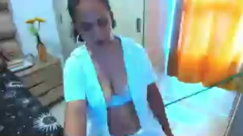 Snapshot of emperatriztapia chatting on 06-25-26, 09:41 emperatriztapia online show from 06-25-26, 09:41