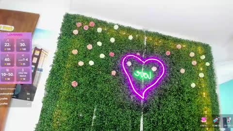 Snapshot of emy_0 chatting on 12-17-24, 09:17 Emy online show from 12-17-24, 09:17