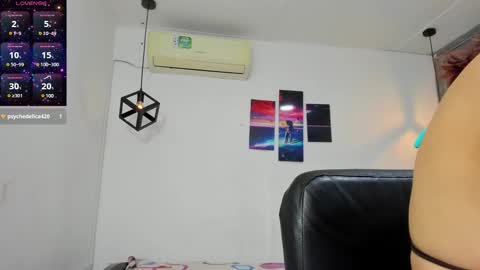 Snapshot of emy_0 chatting on 12-22-24, 03:11 Emy online show from 12-22-24, 03:11