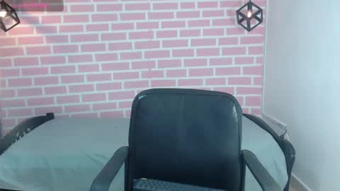 Snapshot of emy_0 chatting on 01-23-25, 07:40 Emy online show from 01-23-25, 07:40