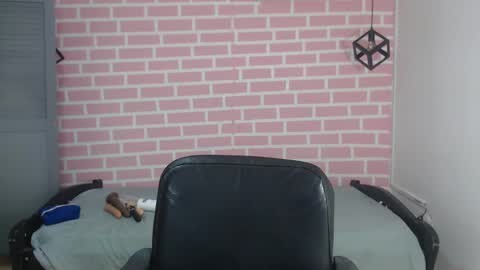 Snapshot of emy_0 chatting on 01-24-25, 10:08 Emy online show from 01-24-25, 10:08