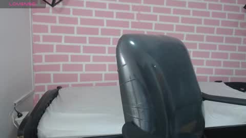 Snapshot of emy_0 chatting on 02-09-25, 05:22 Emy online show from 02-09-25, 05:22