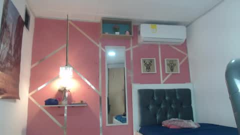 Snapshot of emy_0 chatting on 02-25-25, 03:31 Emy online show from 02-25-25, 03:31