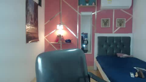 Snapshot of emy_0 chatting on 02-27-25, 03:36 Emy online show from 02-27-25, 03:36