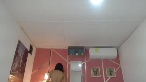 Snapshot of emy_0 chatting on 02-27-25, 09:54 Emy online show from 02-27-25, 09:54