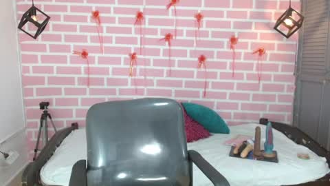 Snapshot of emy_0 chatting on 03-05-25, 08:53 Emy online show from 03-05-25, 08:53