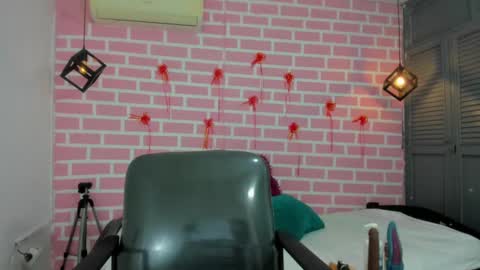 Snapshot of emy_0 chatting on 03-06-25, 09:53 Emy online show from 03-06-25, 09:53