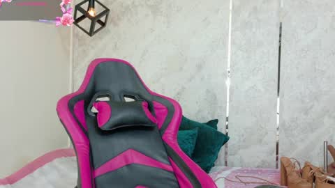 Emy online show from 04-04-26, 02:25