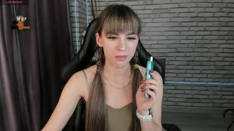 Snapshot of emy__angel chatting on 09-22-25, 12:12 emy__angel online show from 09-22-25, 12:12