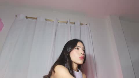 Snapshot of emy_cole1 chatting on 06-30-26, 05:19 Emy online show from 06-30-26, 05:19
